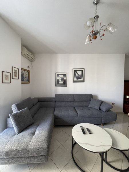 Tirane, jepet me qera apartament 2+1+Ballkon Kati 5, 100 m² 500 € (Rruga teodor keko)