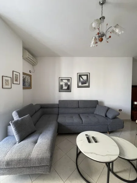Tirane, jepet me qera apartament 2+1+Ballkon Kati 5, 100 m² 500 € (Rruga teodor keko)
