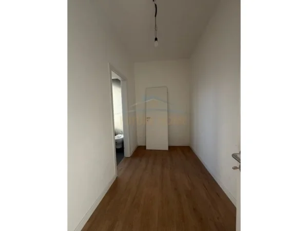 Tirane, jap me qera apartament 2 Katshe Kati 2, 402 m² 2.500 € (LIQENI I THATE)