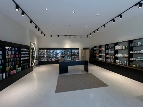 Tirane, jepet me qera ambjent biznesi Kati 0, 70 m² 27.000 € (ASTIR)