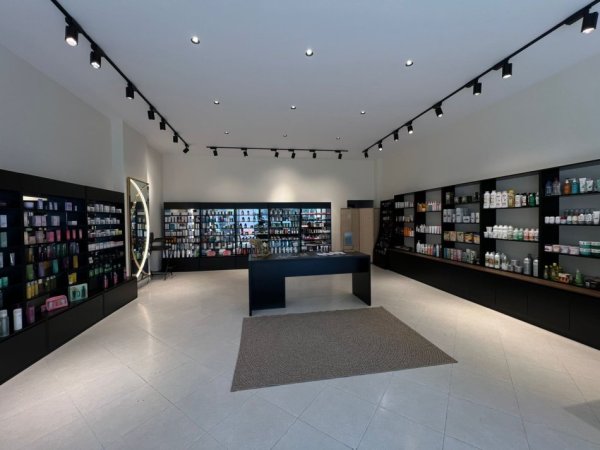 Tirane, jepet me qera ambjent biznesi Kati 0, 70 m² 27.000 € (ASTIR)