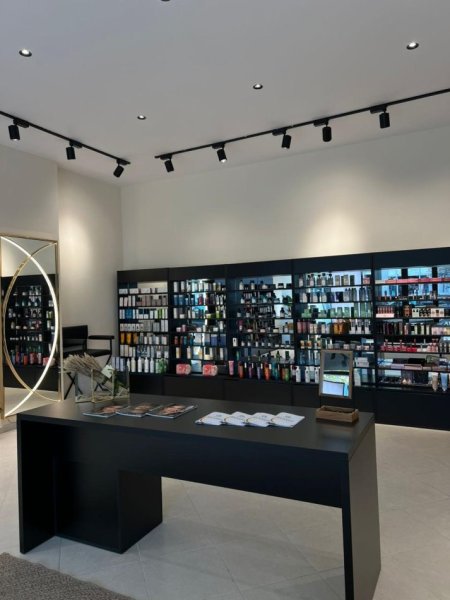 Tirane, jepet me qera ambjent biznesi Kati 0, 70 m² 27.000 € (ASTIR)