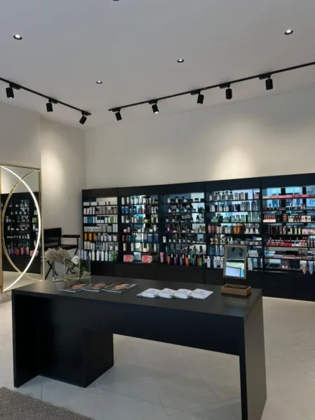 Tirane, jepet me qera ambjent biznesi Kati 0, 70 m² 27.000 € (ASTIR)