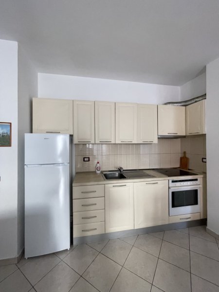Tirane, jepet me qera apartament 2+1+Ballkon Kati 5, 100 m² 500 € (Rruga teodor keko)