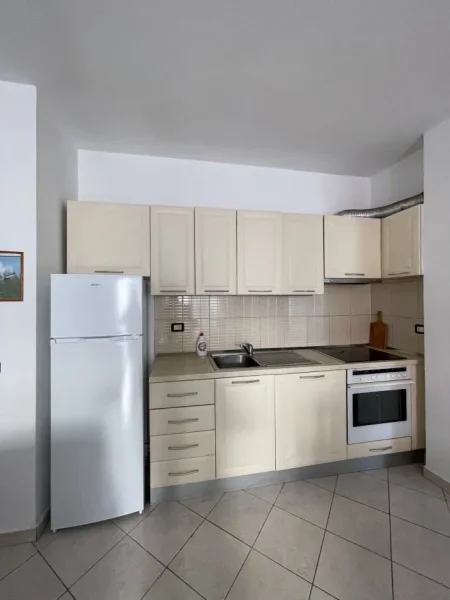 Tirane, jepet me qera apartament 2+1+Ballkon Kati 5, 100 m² 500 € (Rruga teodor keko)