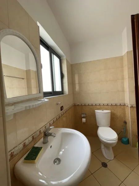 Tirane, jepet me qera apartament 2+1+Ballkon Kati 5, 100 m² 500 € (Rruga teodor keko)