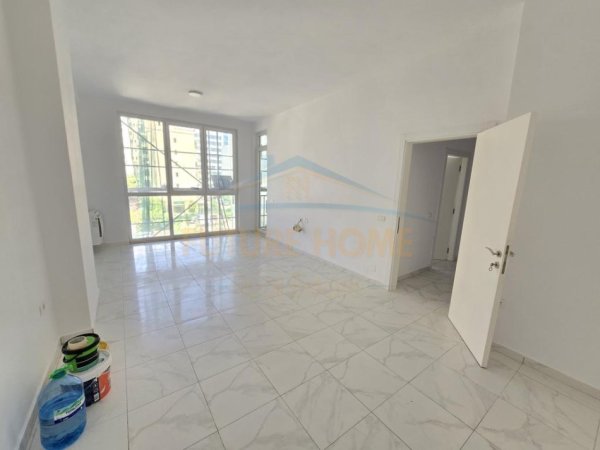 Tirane, jepet me qera apartament 2+1 Kati 3, 111 m² 1.000 € (Rruga e Kavajes, Mbrapa SQ21)