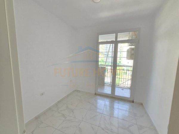 Tirane, jepet me qera apartament 2+1 Kati 3, 111 m² 1.000 € (Rruga e Kavajes, Mbrapa SQ21)
