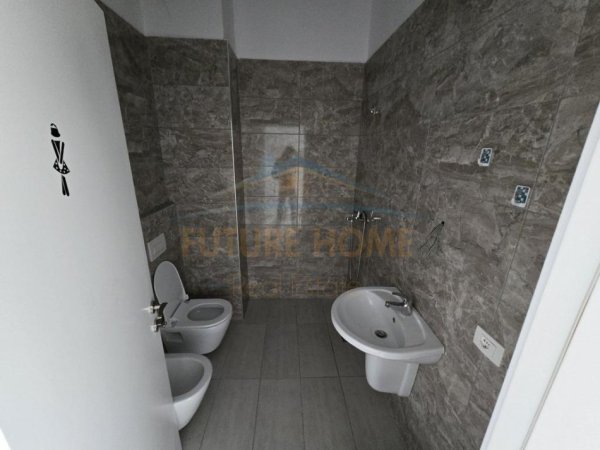 Tirane, jepet me qera apartament 2+1 Kati 3, 111 m² 1.000 € (Rruga e Kavajes, Mbrapa SQ21)