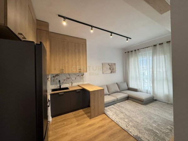 Tirane, jepet me qera apartament 1+1 Kati 7, 60 m² 500 € (Ali Demi)