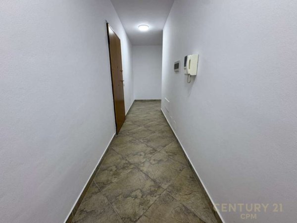 Tirane, jepet me qera zyre Kati 3, 115 m² 1.000 € (Prane Stadiumit Air Albania)