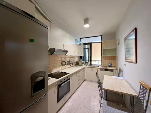 Tirane, jepet me qera apartament 2+1+Ballkon Kati 4, 120 m² 800 € (Përballë Toptanit)