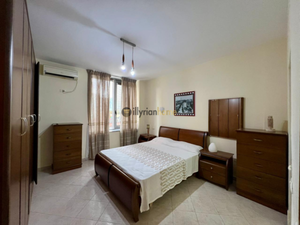 Tirane, jepet me qera apartament 2+1+Ballkon Kati 4, 120 m² 800 € (Përballë Toptanit)