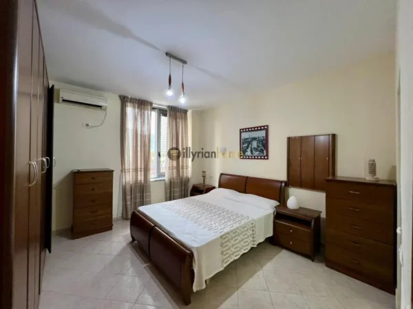 Tirane, jepet me qera apartament 2+1+Ballkon Kati 4, 120 m² 800 € (Përballë Toptanit)