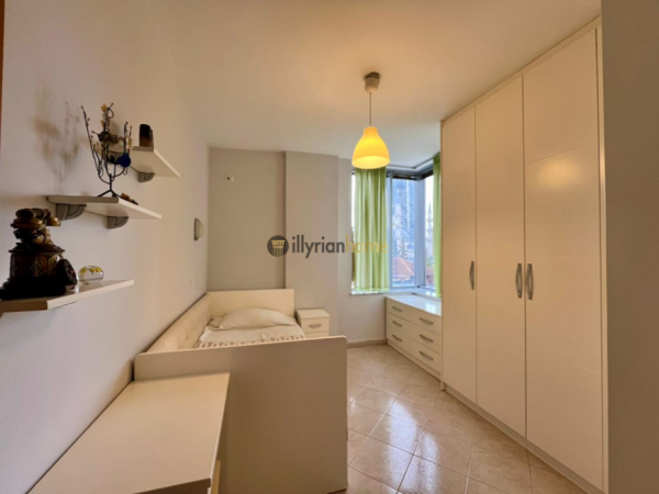 Tirane, jepet me qera apartament 2+1+Ballkon Kati 4, 120 m² 800 € (Përballë Toptanit)