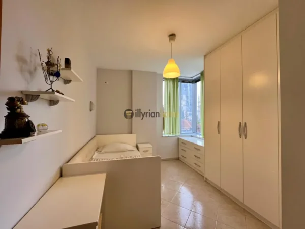 Tirane, jepet me qera apartament 2+1+Ballkon Kati 4, 120 m² 800 € (Përballë Toptanit)