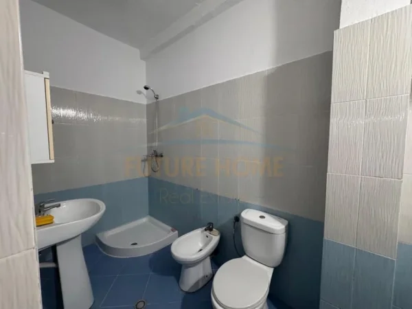 Durres, jepet me qera apartament 2+1 Kati 9, 84 m² 400 € 