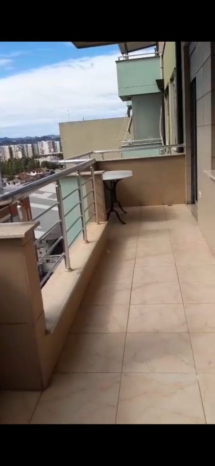 Tirane, jepet me qera apartament 2+1+Ballkon Kati 7, 112 m² 700 € (Ngjitur me Ring Center)