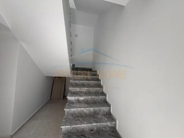Durres, jepet me qera apartament 1+1+Ballkon Kati 3, 70 m² 300 € 