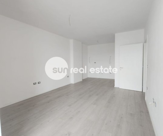 Shkoder, shitet apartament 2+1+Ballkon Kati 7, 98 m² (AFER POLICISE)