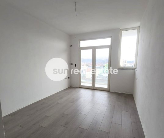 Shkoder, shitet apartament 2+1+Ballkon Kati 7, 98 m² (AFER POLICISE)