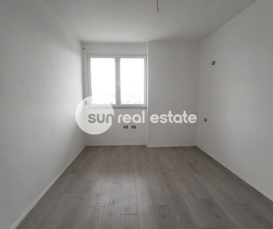 Shkoder, shitet apartament 2+1+Ballkon Kati 7, 98 m² (AFER POLICISE)