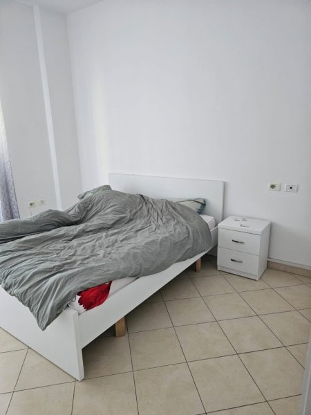 Tirane, shitet apartament 1+1+Ballkon Kati 4, 48 m² 105.000 € (Rruga e Kavajes prane pasticeri Nela ,Rruga Vace Zela , prane Globe)