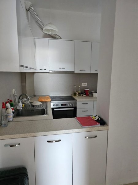 Tirane, shitet apartament 1+1+Ballkon Kati 4, 48 m² 105.000 € (Rruga e Kavajes prane pasticeri Nela ,Rruga Vace Zela , prane Globe)