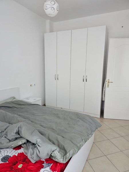 Tirane, shitet apartament 1+1+Ballkon Kati 4, 48 m² 105.000 € (Rruga e Kavajes prane pasticeri Nela ,Rruga Vace Zela , prane Globe)