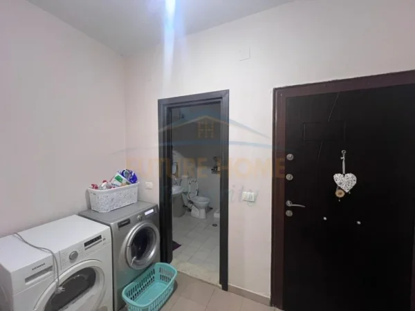 Shitet, Apartament 2+1+2, Unaza e Re, Tiranë.