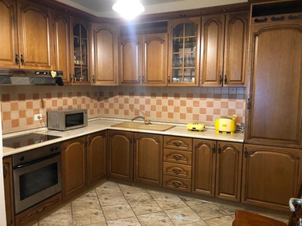 Tirane, jepet me qera apartament 3+1+2 Kati 6, 150 m² 800 € (Rruga e Barrikadave)