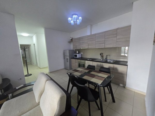 Tirane, jepet me qera apartament 2+1 Kati 5, 109 m² 650 € 