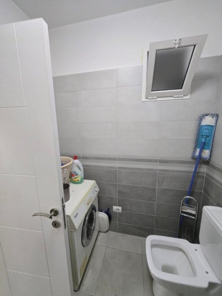 Tirane, jepet me qera apartament 2+1 Kati 5, 109 m² 650 € 