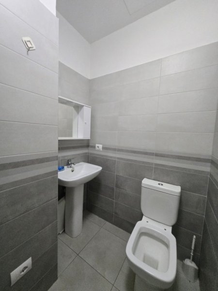 Tirane, jepet me qera apartament 2+1 Kati 5, 109 m² 650 € 