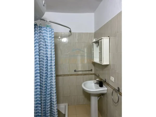 Durres, jepet me qera apartament 1+1 Kati 8, 60 m² 350 € 