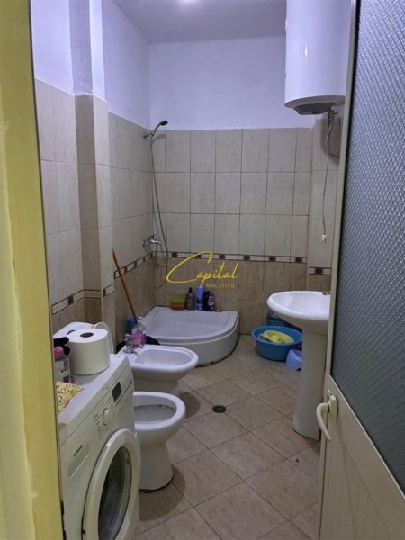 Tirane, jepet me qera apartament 2+1 Kati 2, 95 m² 350 € (VILAT AMERIKANE)