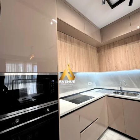 Tirane, jepet me qera apartament 1+1+Ballkon Kati 8, 63 m² 550 € (bulevardi migjeni)