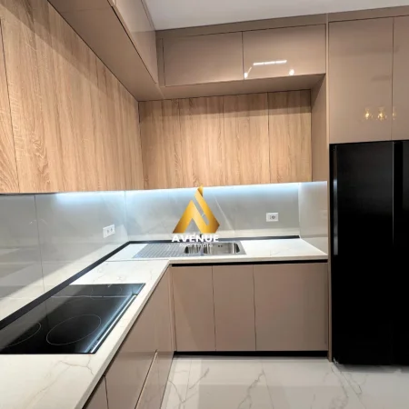 Tirane, jepet me qera apartament 1+1+Ballkon Kati 8, 63 m² 550 € (bulevardi migjeni)