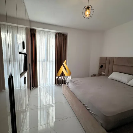 Tirane, jepet me qera apartament 1+1+Ballkon Kati 8, 63 m² 550 € (bulevardi migjeni)