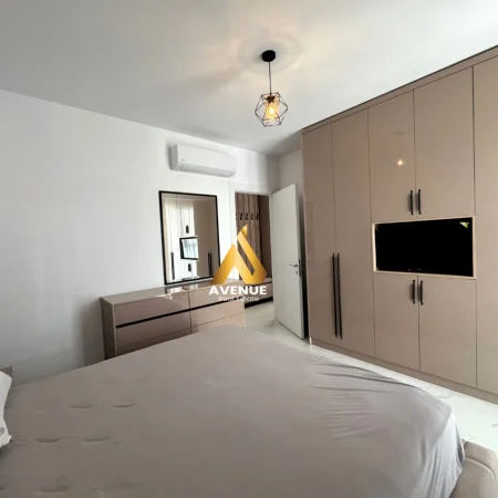 Tirane, jepet me qera apartament 1+1+Ballkon Kati 8, 63 m² 550 € (bulevardi migjeni)