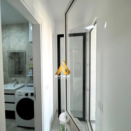 Tirane, jepet me qera apartament 1+1+Ballkon Kati 8, 63 m² 550 € (bulevardi migjeni)