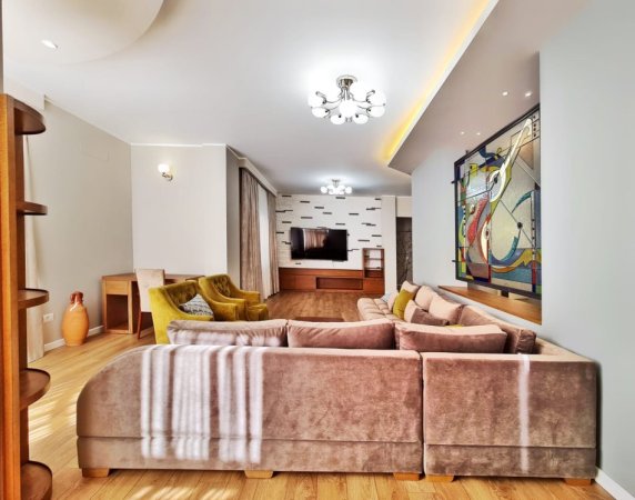 Tirane, jepet me qera apartament 4+1+Aneks+Ballkon Kati 2, 220 m² 1.300 € 