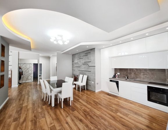 Tirane, jepet me qera apartament 4+1+Aneks+Ballkon Kati 2, 220 m² 1.300 € 