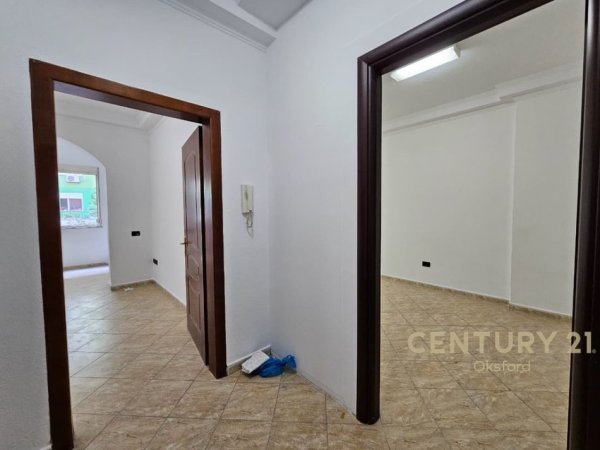 Tirane, jepet me qera apartament 1+1 Kati 3, 65 m² 600 € (Bllok)