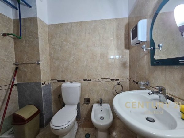 Tirane, jepet me qera apartament 1+1 Kati 3, 65 m² 600 € (Bllok)
