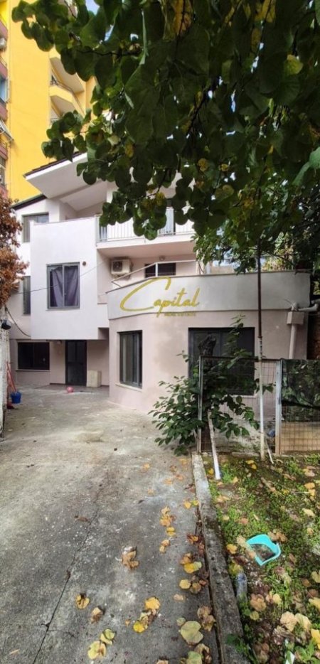Tirane, jepet me qera Vile 2+1 Kati 2, 240 m² 1.300 € (SELVIA)