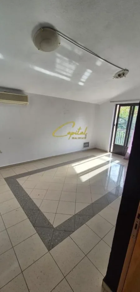 Tirane, jepet me qera Vile 2+1 Kati 2, 240 m² 1.300 € (SELVIA)