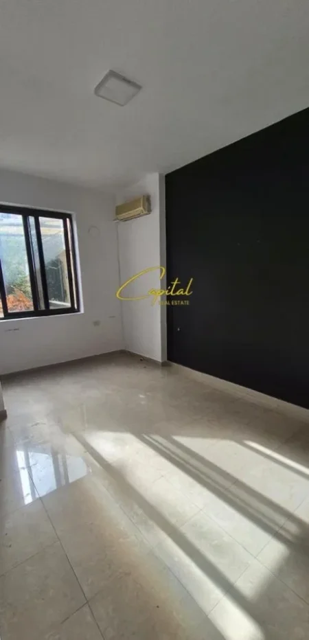 Tirane, jepet me qera Vile 2+1 Kati 2, 240 m² 1.300 € (SELVIA)