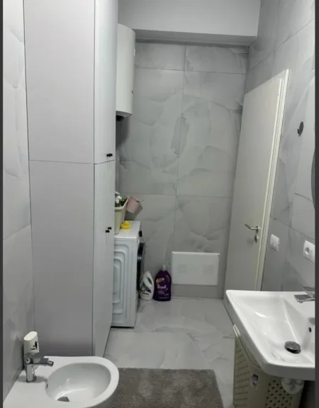 Tirane, jepet me qera apartament 1+1+Ballkon Kati 2, 60 m² 450 € 