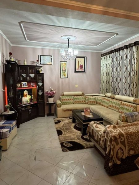 Tirane, jepet me qera shtepi 2+1+Ballkon Kati 2, 85 m² 550 € (Siri Kodra)